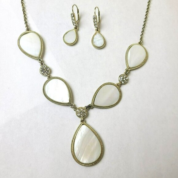 Monet Faux MOP & Rhinestone Teardrop Gold Tone Necklace & Earrings Set - Picture 4 of 10